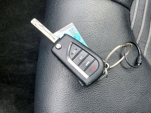 Used 2023 Toyota Camry SE image 11