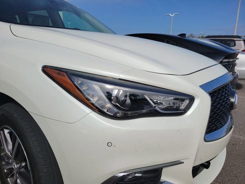 Used 2019 INFINITI QX60 Luxe w/ Essential Package image 5
