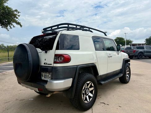Used 2014 Toyota FJ Cruiser 2WD w/ Convenience Package image 5