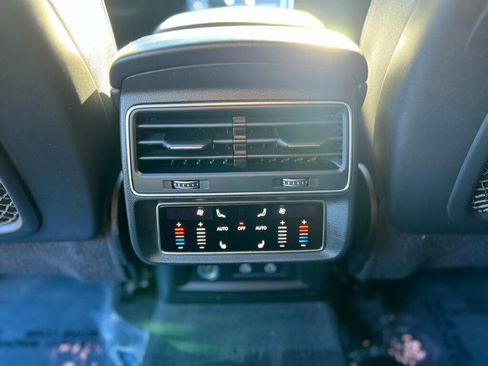 Used 2022 Audi Q8 Premium Plus w/ Premium Plus Package image 19