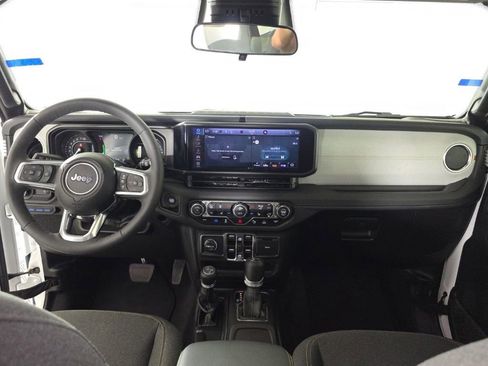 Used 2025 Jeep Wrangler Unlimited Sahara w/ Safety Group AWD/4WD image 17