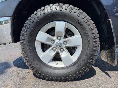 Used 2018 RAM 1500 ST w/ SXT Appearance Group AWD/4WD image 13