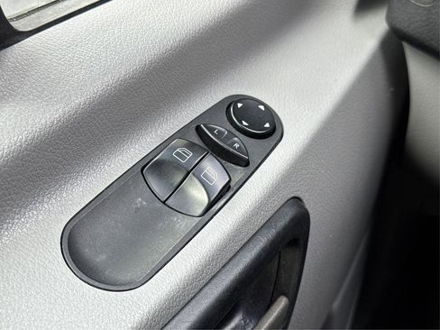 Used 2018 Mercedes-Benz Sprinter 2500 image 18