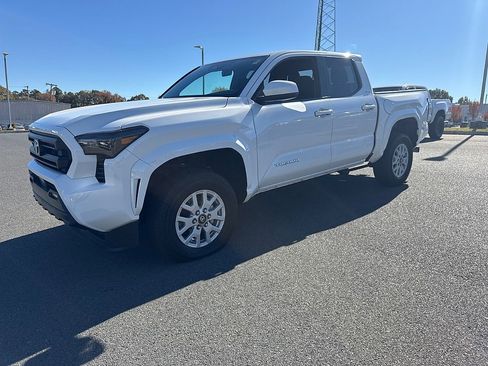 Used 2024 Toyota Tacoma SR5 image 6