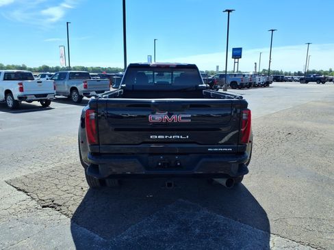 Used 2024 GMC Sierra 3500 Denali w/ Technology Package AWD/4WD image 4