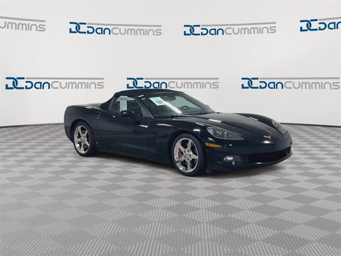 Used 2007 Chevrolet Corvette Base w/ Preferred Equipment Group image 2