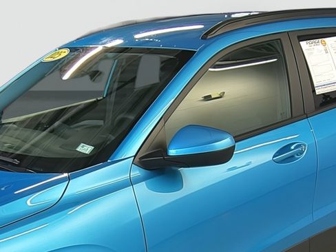 Used 2025 Chevrolet Trax LT w/ Driver Confidence Package image 8