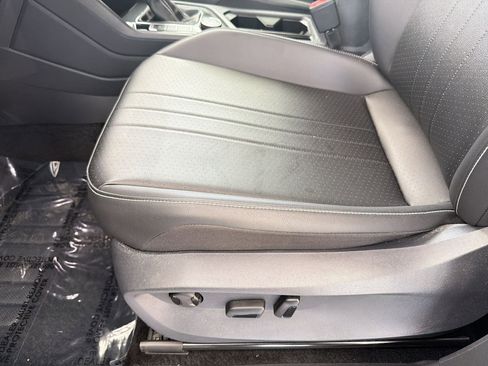 Certified 2024 Volkswagen Tiguan SE image 14