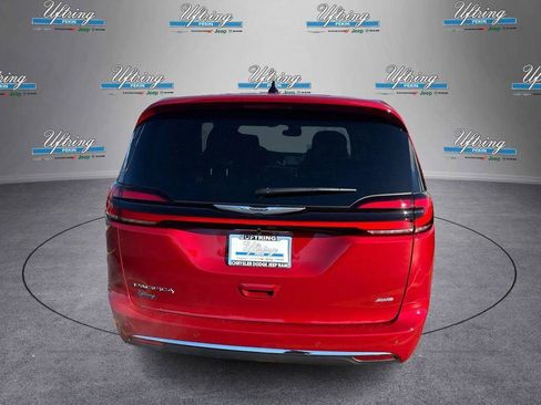 New 2026 Chrysler Pacifica Select AWD/4WD image 4
