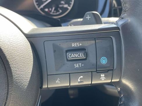 Used 2025 Nissan Pathfinder SV FWD image 32