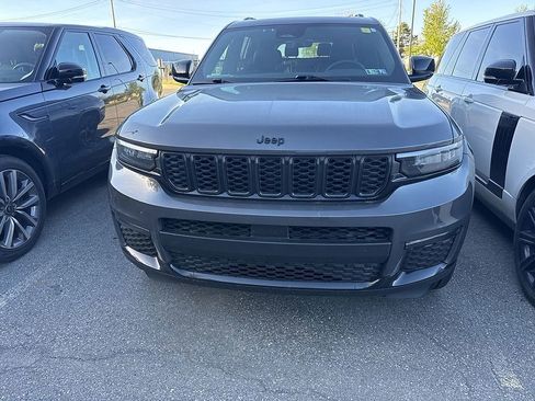 Used 2025 Jeep Grand Cherokee L Limited w/ Black Appearance Package AWD/4WD image 10