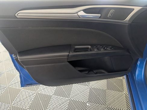 Used 2019 Ford Fusion SE FWD image 10