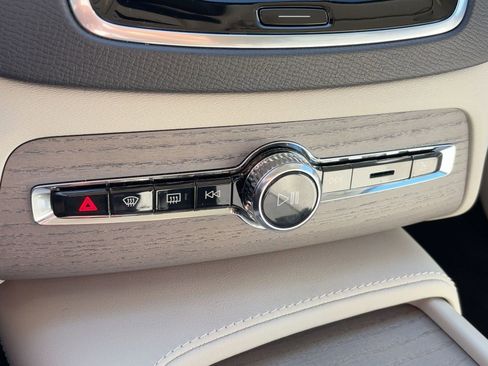 Used 2025 Volvo XC90 B5 Plus image 19