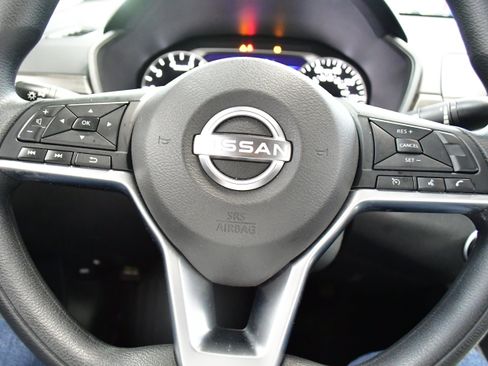 Used 2025 Nissan Altima 2.5 SV FWD image 17