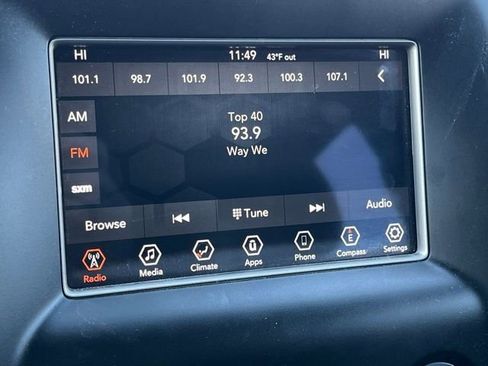 Used 2019 Jeep Grand Cherokee Laredo image 12