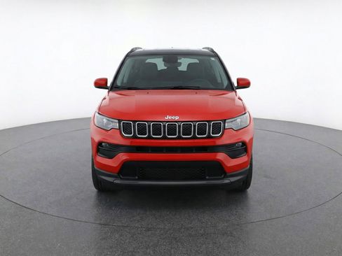 Used 2025 Jeep Compass Limited AWD/4WD image 2