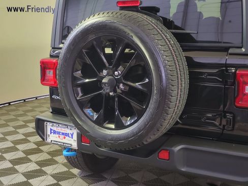 Used 2023 Jeep Wrangler Unlimited Sahara w/ Cold Weather Group AWD/4WD image 29