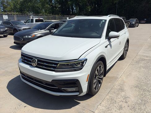 Used 2020 Volkswagen Tiguan SEL Premium R-Line w/ 3rd Row Seat Package AWD/4WD image 1