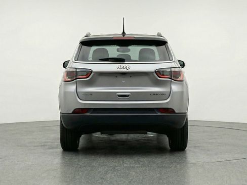 Used 2025 Jeep Compass Limited image 7