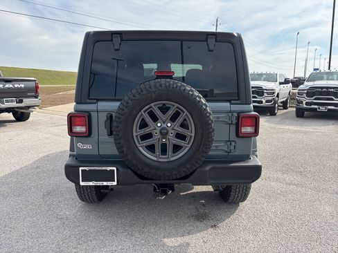 Used 2024 Jeep Wrangler Sport S image 4