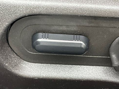 Used 2015 Ford Taurus SEL FWD image 23