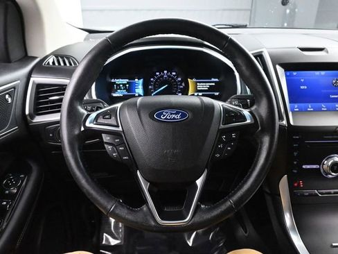 Used 2019 Ford Edge Titanium image 23