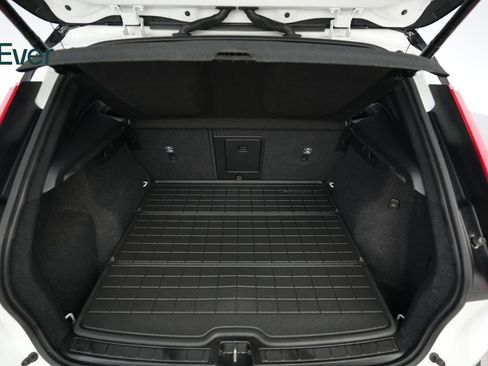 Used 2021 Volvo XC40 P8 Recharge w/ Advanced Package AWD/4WD image 8