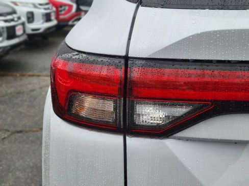 New 2025 Mitsubishi Outlander SE image 9