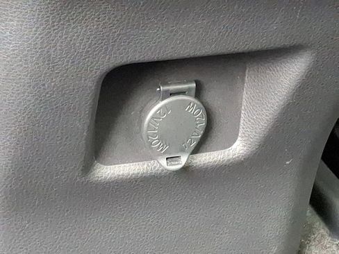 Used 2021 Toyota RAV4 LE image 11