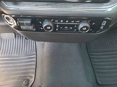 Used 2025 Chevrolet Silverado 3500 LTZ AWD/4WD image 25