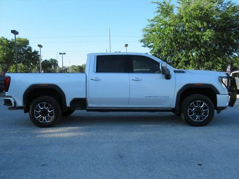 Used 2023 GMC Sierra 2500 Denali w/ Denali Ultimate Package AWD/4WD image 2
