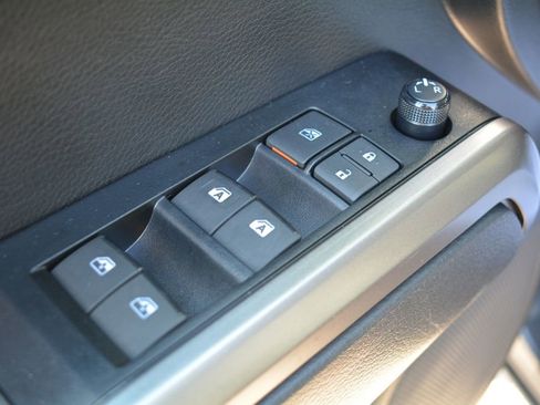 Used 2023 Toyota Tacoma SR5 AWD/4WD image 8