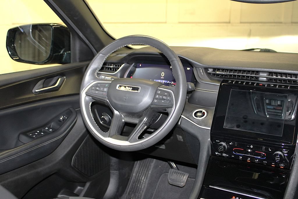 Certified 2023 Jeep Grand Cherokee Altitude AWD/4WD image 13