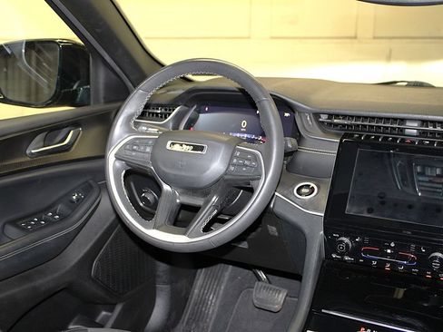 Certified 2023 Jeep Grand Cherokee Altitude AWD/4WD image 13