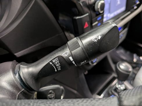 Used 2016 Toyota Corolla LE image 19