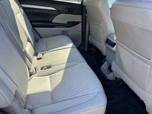 Used 2015 Toyota Highlander Plus FWD image 46