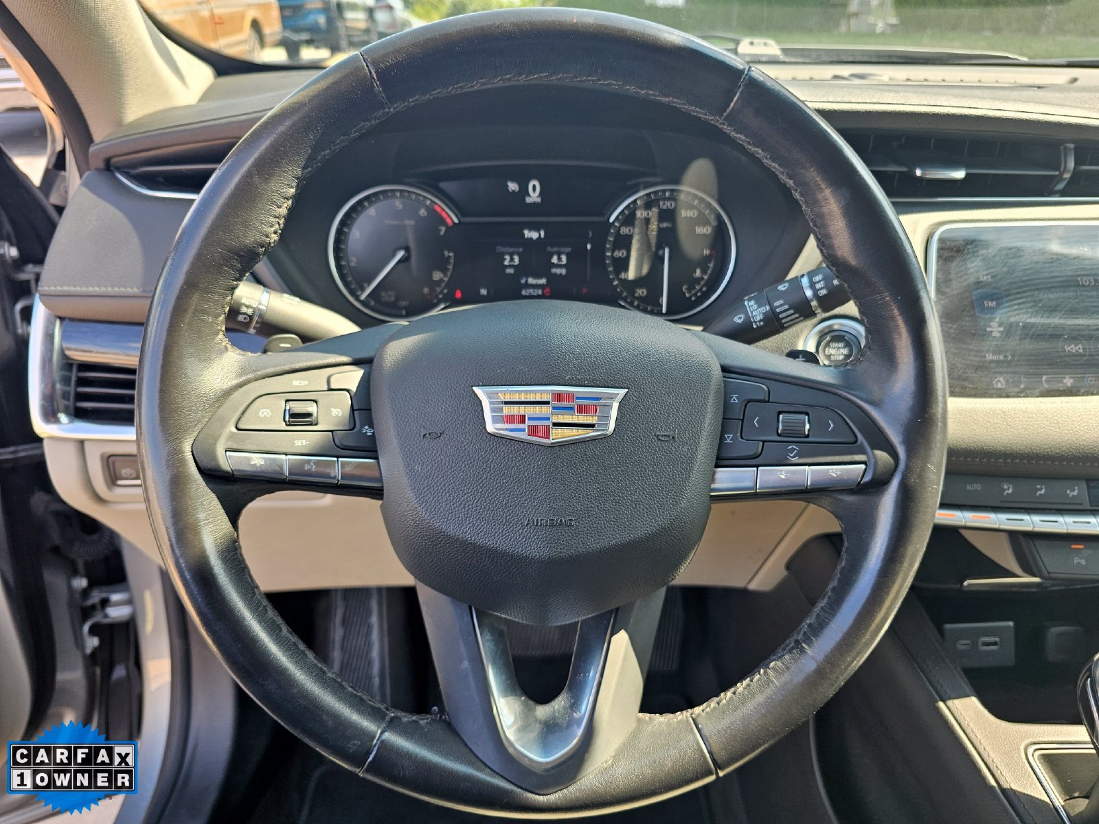 Used 2023 Cadillac XT4 Premium Luxury FWD image 16