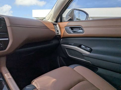 Used 2024 Nissan Pathfinder Platinum w/ Cargo Package FWD image 17
