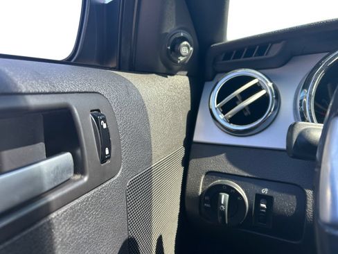 Used 2005 Ford Mustang GT Premium RWD image 18