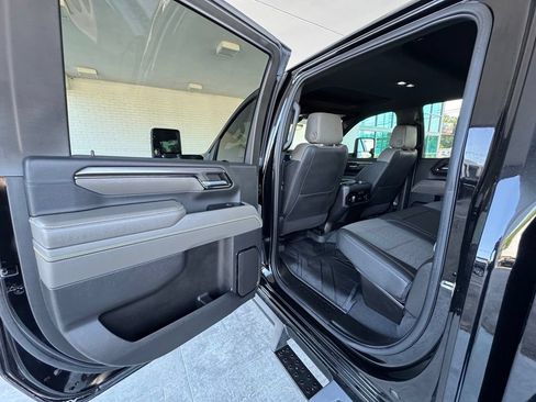 Used 2024 Chevrolet Silverado 2500 ZR2 w/ Technology Package AWD/4WD image 19