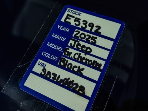 New 2025 Jeep Grand Cherokee L Laredo w/ Luxury Tech Group I image 40