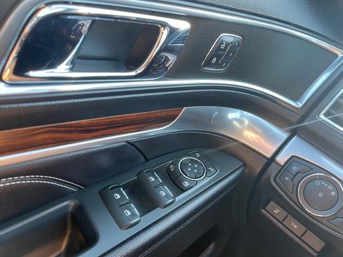 Used 2018 Ford Explorer Limited w/ Equipment Group 301A AWD/4WD image 23