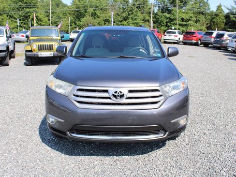 Used 2013 Toyota Highlander Plus AWD/4WD image 3