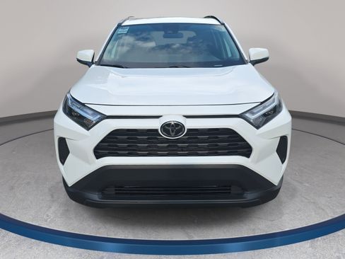 Used 2024 Toyota RAV4 XLE AWD/4WD image 2