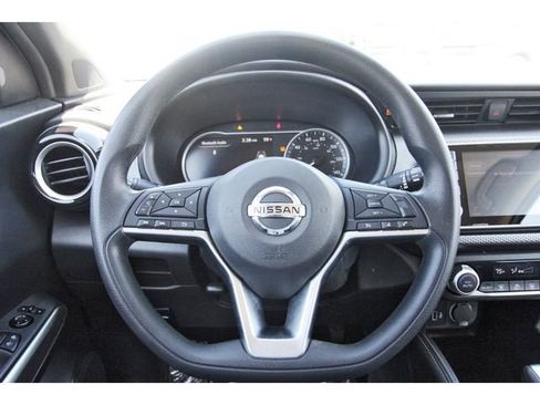 Used 2020 Nissan Kicks SV image 14