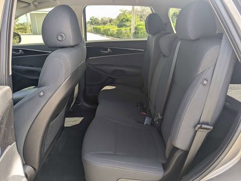 Used 2018 Kia Sorento FWD image 16