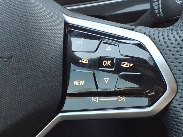Used 2024 Volkswagen Tiguan SE R-Line AWD/4WD image 11