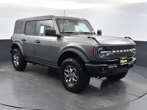 New 2025 Ford Bronco Badlands image 3