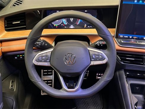 Used 2025 Volkswagen Tiguan SEL R-Line image 13