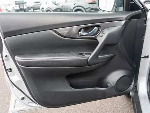 Used 2020 Nissan Rogue SV image 18